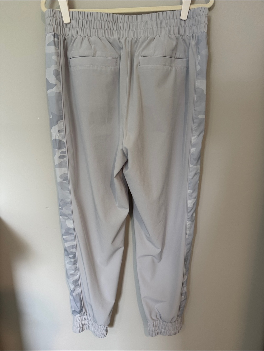 Chicos Light Gray Camo Zip Bomber Jacket and Joggers Two Piece Set Size 2 10/12 - Picture 9 of 10